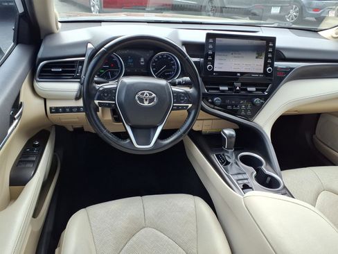 Used 2021 Toyota Camry XLE w/ Navigation Upgrade Package image 14
