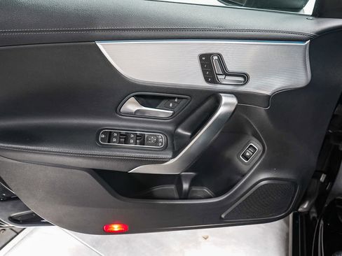 Used 2020 Mercedes-Benz CLA 250 image 25