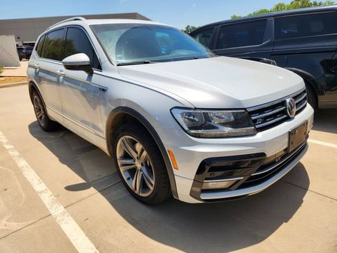 Used 2019 Volkswagen Tiguan SEL R-Line AWD/4WD image 2