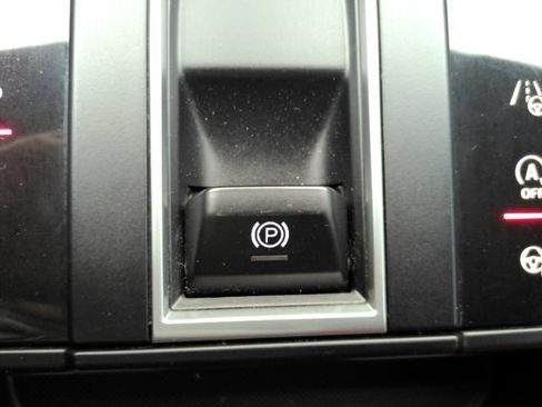 Used 2023 Porsche Macan Turbo AWD/4WD image 47