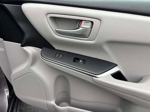 Used 2016 Toyota Camry LE image 15