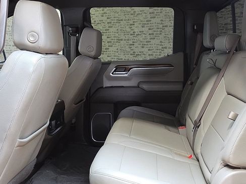 Used 2022 Chevrolet Silverado 1500 LT Trail Boss w/ Convenience Package II image 19