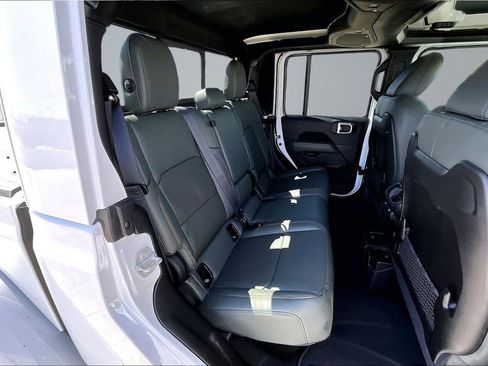 New 2026 Jeep Gladiator Mojave image 18