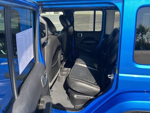 Used 2022 Jeep Wrangler Unlimited Sahara w/ Cold Weather Group image 11
