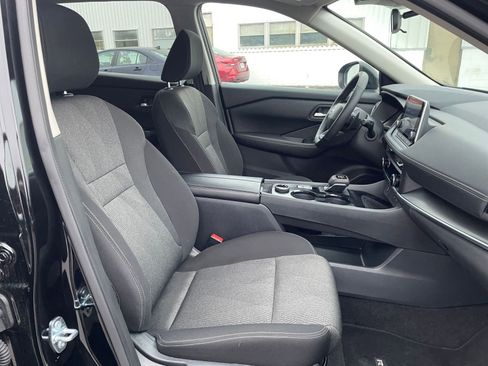 Used 2025 Nissan Rogue SV image 38