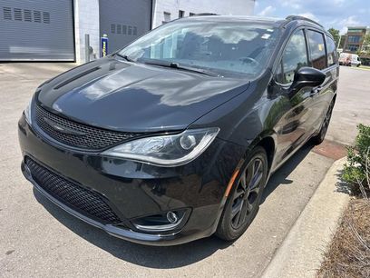 Used 2020 Chrysler Pacifica Touring-L w/ S Appearance Package