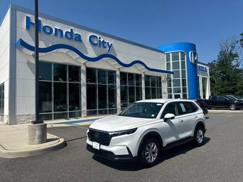 Used 2023 Honda CR-V LX image 2