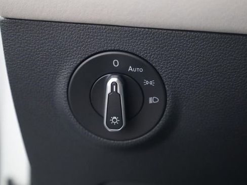 New 2026 Volkswagen Taos SE image 11