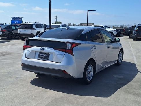 Used 2022 Toyota Prius LE FWD image 5