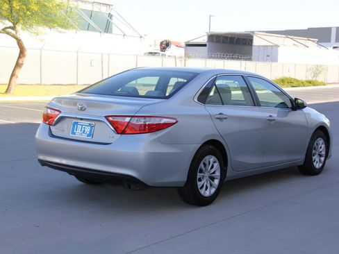 Used 2016 Toyota Camry LE image 8