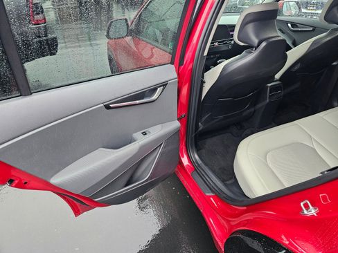 Used 2024 Kia Niro EX Touring image 22