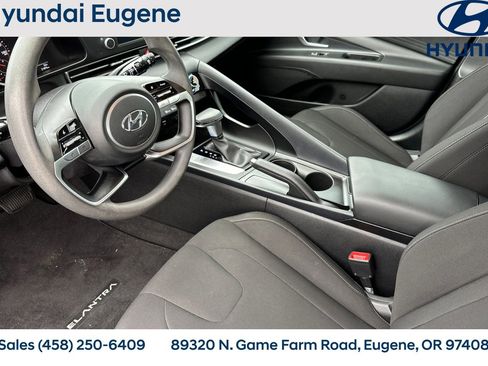 Used 2022 Hyundai Elantra SEL image 11