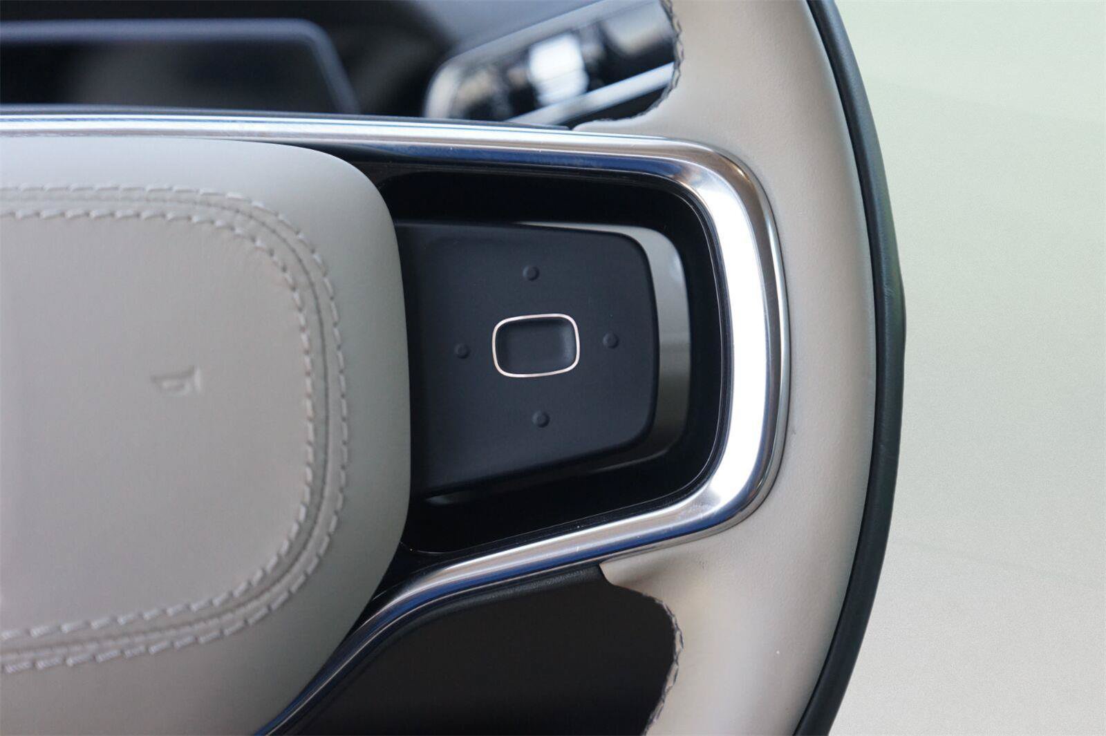 Used 2025 Lincoln Nautilus Reserve AWD/4WD image 24