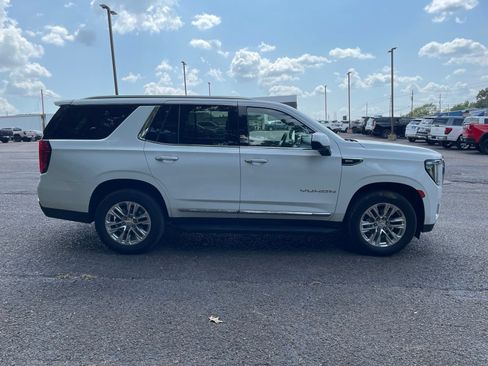 Used 2024 GMC Yukon SLT AWD/4WD image 9