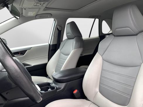 Used 2019 Toyota RAV4 XLE Premium w/ Cold Weather Package image 33