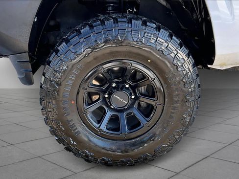 Used 2017 Toyota Tacoma SR image 10