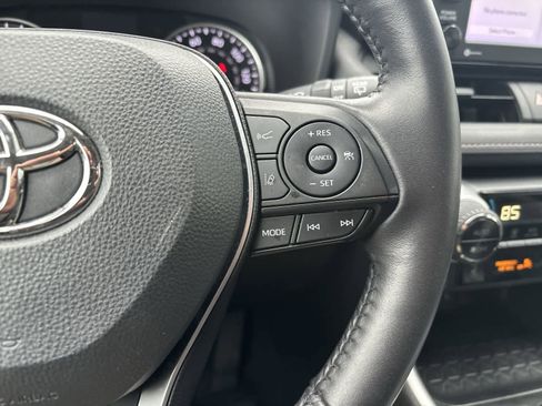 Used 2022 Toyota RAV4 XLE image 12