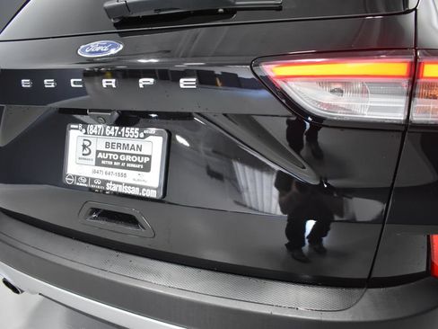 Used 2022 Ford Escape SE w/ Convenience Package FWD image 13