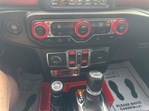 Used 2019 Jeep Wrangler Unlimited Rubicon AWD/4WD image 35