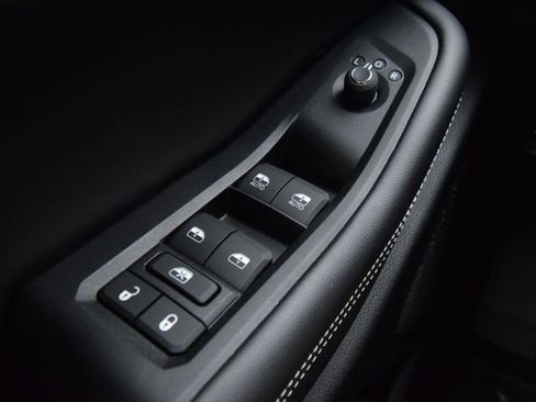 New 2025 Jeep Grand Cherokee L Altitude image 37