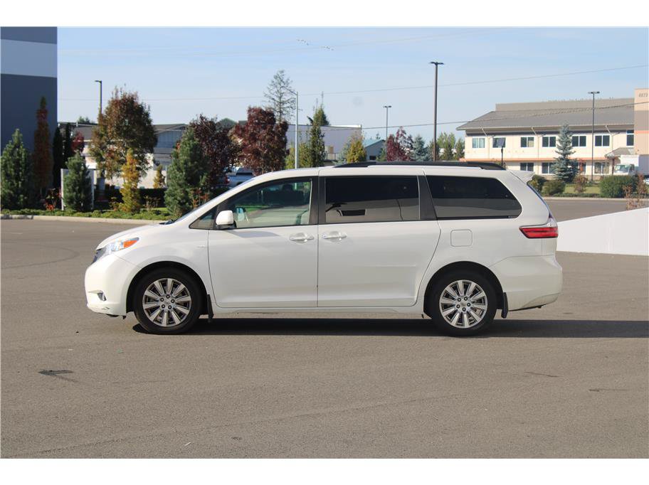 Used 2017 Toyota Sienna XLE w/ XLE Navigation Package AWD/4WD image 2