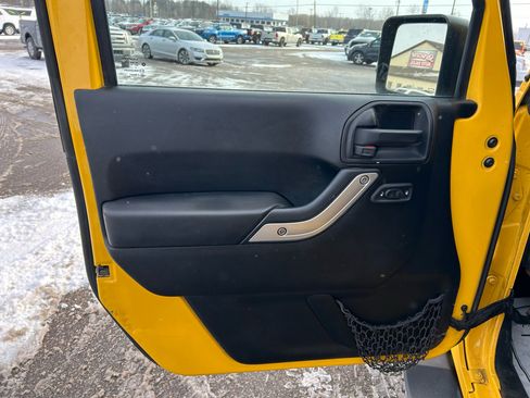 Used 2015 Jeep Wrangler Unlimited Sahara image 14