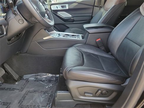 Certified 2023 Ford Explorer Platinum w/ Technology Package image 16