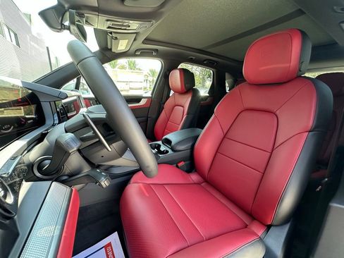 Used 2025 Porsche Cayenne S image 5