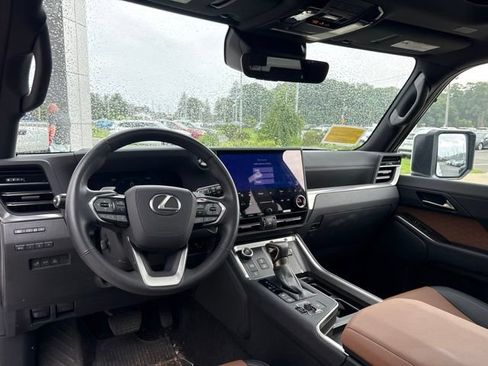 Used 2025 Lexus GX 550 w/ Accessory Package (2T) AWD/4WD image 27