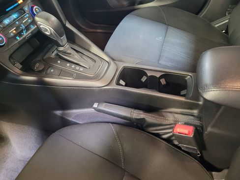 Used 2018 Ford Focus SE FWD image 26