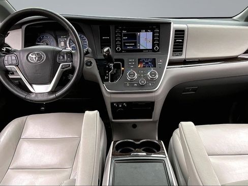 Used 2020 Toyota Sienna XLE w/ XLE Navigation Package image 14