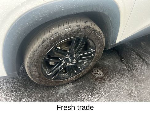 Used 2024 Chevrolet Trax ACTIV w/ Sunroof Package image 2