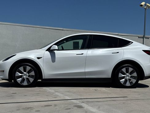 Used 2023 Tesla Model Y Long Range AWD/4WD image 2