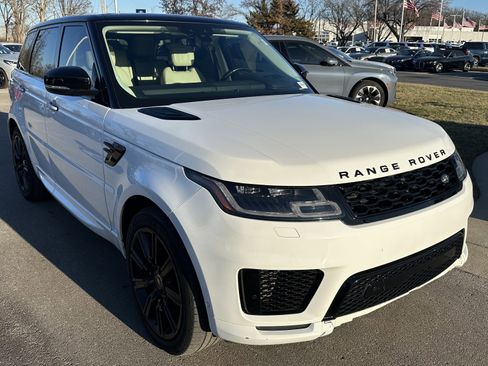 Used 2018 Land Rover Range Rover Sport HSE Dynamic image 2