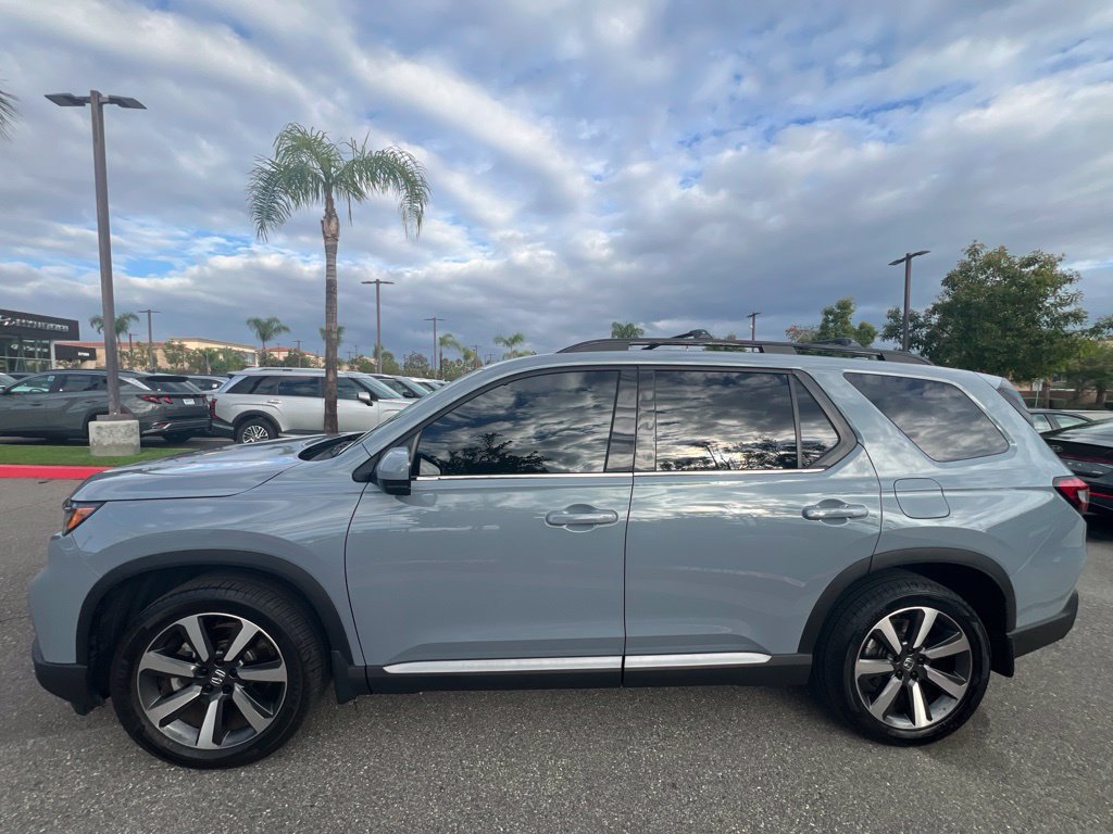 Used 2025 Honda Pilot Touring image 5