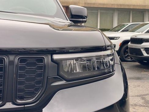 Used 2024 Jeep Grand Cherokee L Limited w/ Luxury Tech Group II image 14