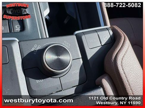 Used 2024 Toyota Grand Highlander AWD image 35