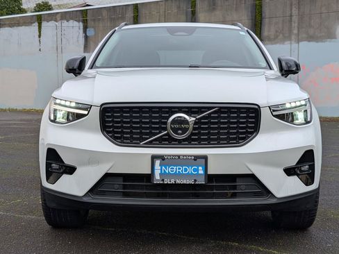 Used 2023 Volvo XC40 B5 Ultimate w/ Protection Package Premier image 2