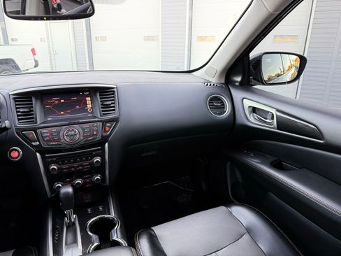 Used 2020 Nissan Pathfinder SL image 34