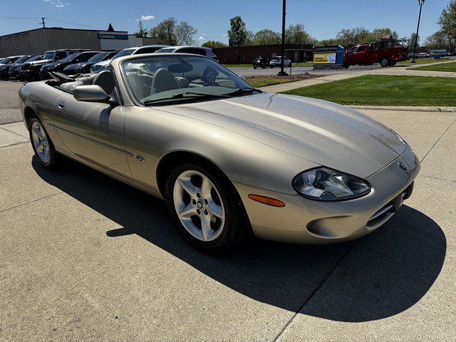 Used 2000 Jaguar XK8 Convertible RWD image 3
