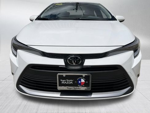 Used 2026 Toyota Corolla XLE FWD image 2