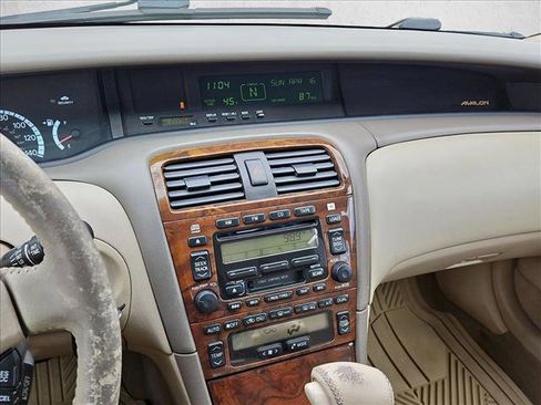 Used 2001 Toyota Avalon XLS FWD image 15