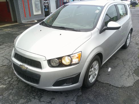 Used 2014 Chevrolet Sonic LT FWD image 17