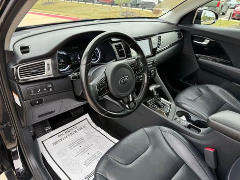 Used 2019 Kia Niro Touring image 12