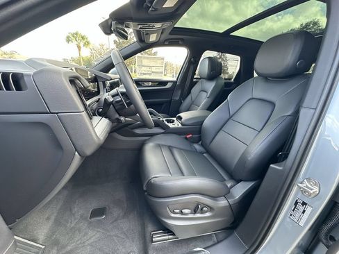 Certified 2026 Porsche Cayenne AWD/4WD image 5