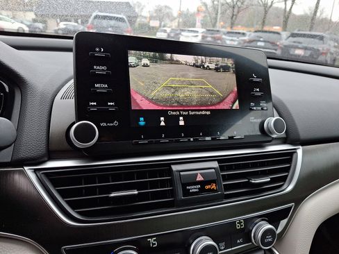 Certified 2018 Honda Accord LX image 24