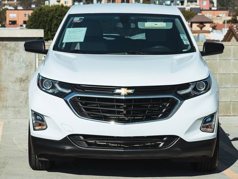 Used 2018 Chevrolet Equinox LS image 3