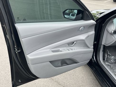Used 2022 Hyundai Elantra SEL FWD image 15