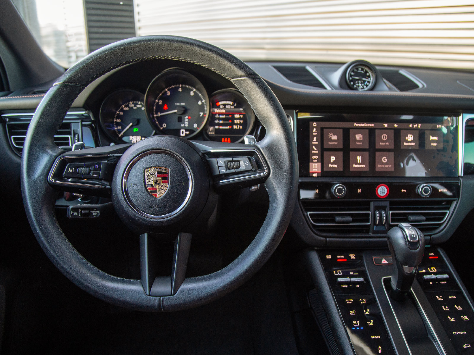 Certified 2024 Porsche Macan AWD/4WD image 7