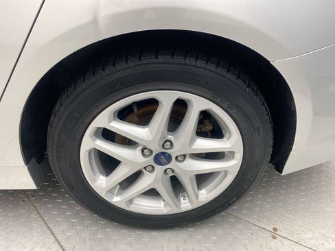Used 2014 Ford Fusion SE w/ Equipment Group 202A FWD image 10